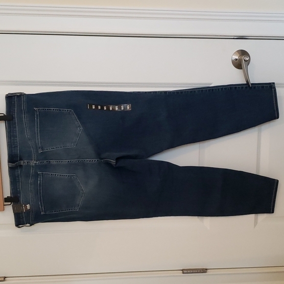 Torrid Sky High Skinny Stretch Jean Medium Wash - Size 18 Short - Picture 2 of 8